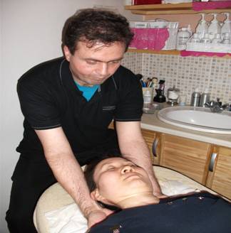 shiatsu treatment for hay fever demonstrated by Shiatsu Master Philip Marshall at the Cardiff clinic