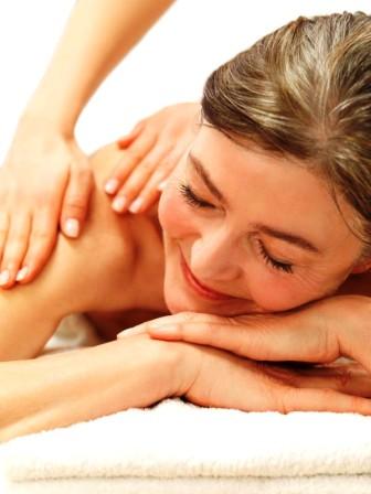 Cardiff lady with IBS related to Endometriosis having aromatherapy massage